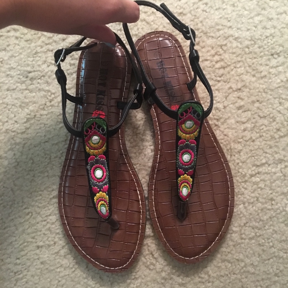 Hot Kiss thong sandals